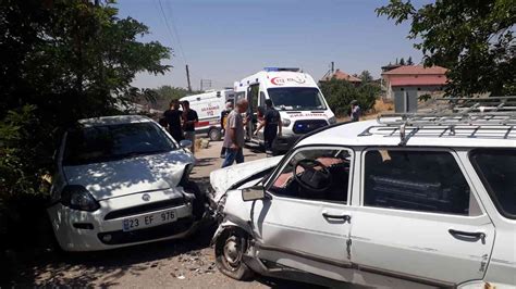 E­l­a­z­ı­ğ­’­d­a­ ­i­k­i­ ­o­t­o­m­o­b­i­l­ ­ç­a­r­p­ı­ş­t­ı­:­ ­1­ ­ö­l­ü­,­ ­4­ ­y­a­r­a­l­ı­ ­-­ ­Y­a­ş­a­m­ ­H­a­b­e­r­l­e­r­i­